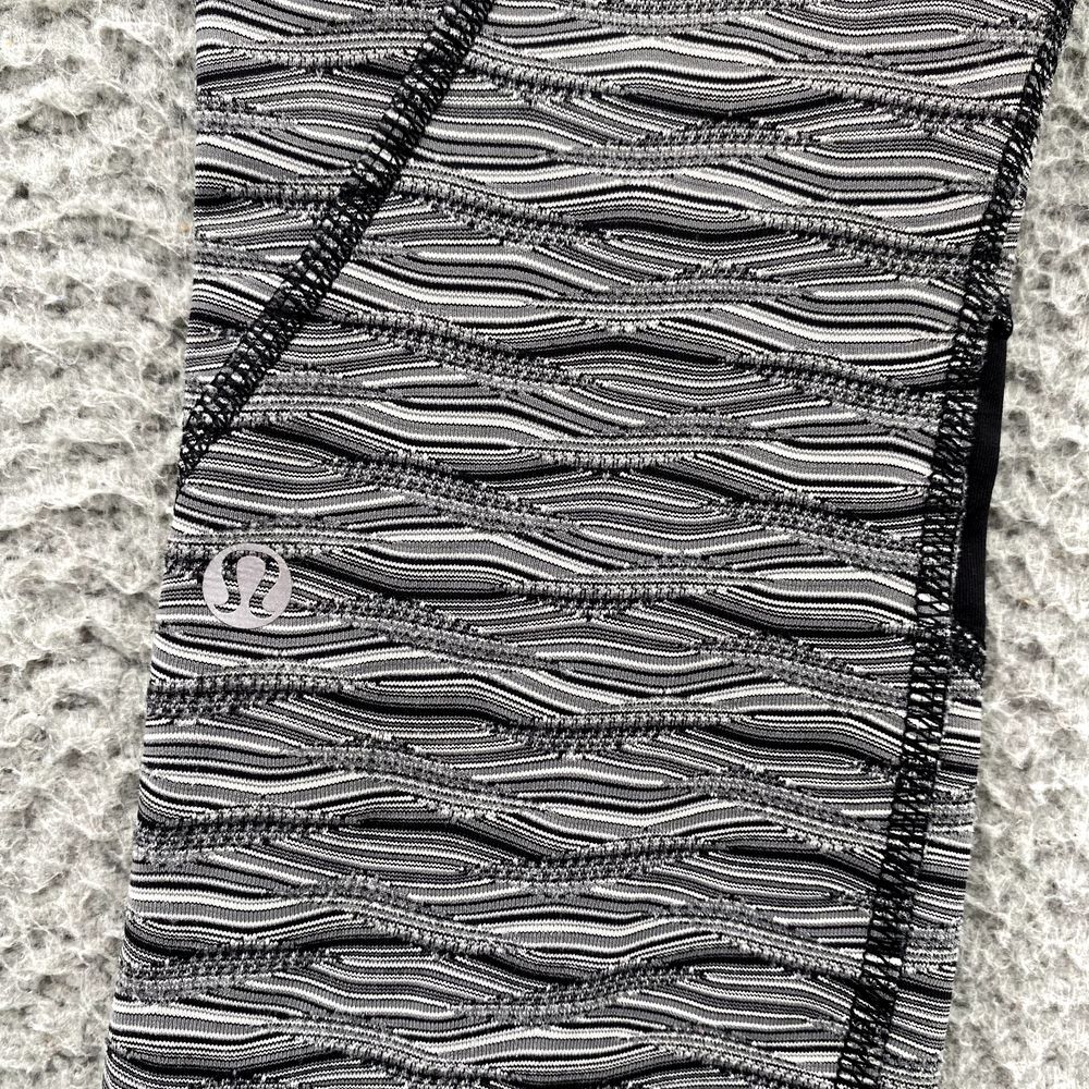 Lululemon Leggings 4 Gray Wavy Print Zipped Pockets Athletic Ankle Jogging Women - Picture 11 of 13